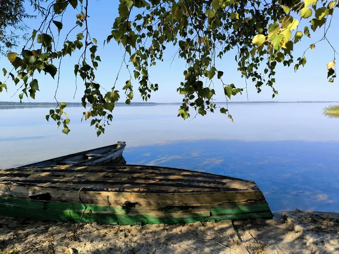Майже нема людей: як минає оксамитовий сезон на Світязі (фото)