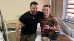 Зеленський вручив орден бійцю волинської бригади, пораненому під Соледаром (фото)