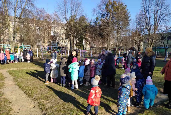 У Луцьку з дитсадка евакуювали дітей і працівників (фото)