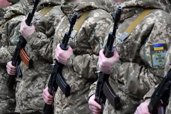 Діджей, інженер і випускник ВНУ: у Луцьку новобранці-прикордонники склали присягу (фото)