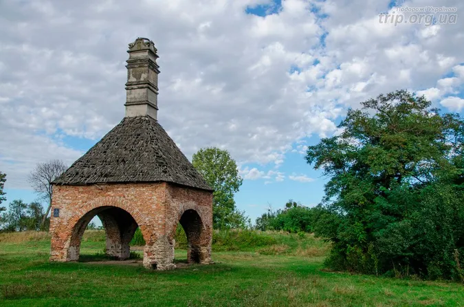 Гігантська піч посеред поля: дивовижна пам'ятка за 130 кілометрів від Луцька (фото)