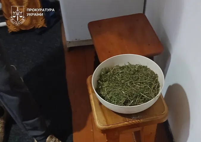 Поки чекав вирок за грабіж, продавав канабіс: на Волині судитимуть 38-річного чоловіка (фото)