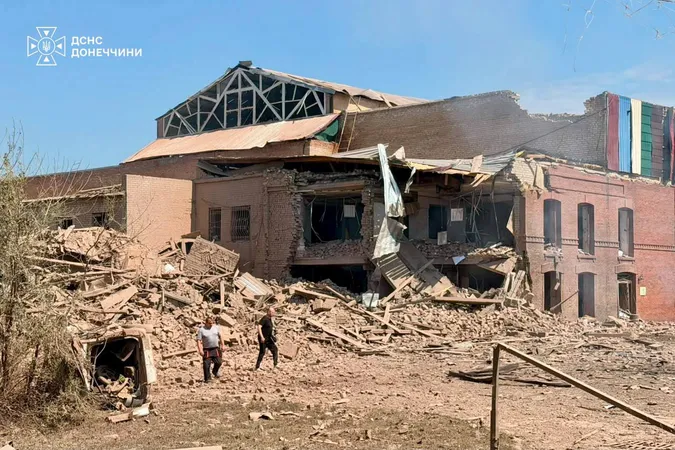 10 загиблих, 100 поранених: що відомо про удар по полігону на Київщині (фото)