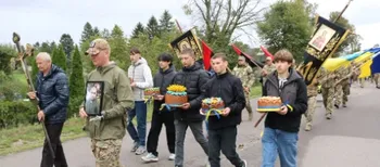Поховала вже другого сина-Героя: на Волині попрощалися з воїном Романом Юрчуком (фото)