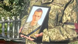 Навіки 28: на Волині провели в останню путь полеглого воїна Романа Ткачука (фото)