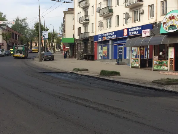 У Луцьку навпроти «Директорії» ремонтують дорогу (фото)