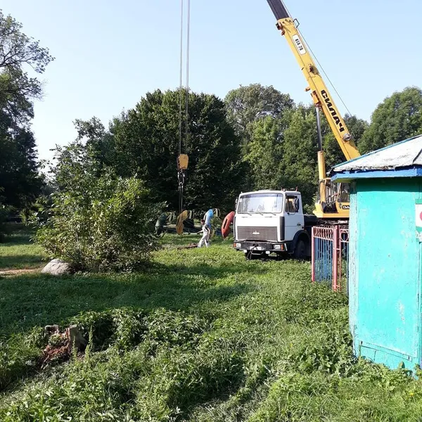 У луцькому парку демонтовують старі атракціони (фото)