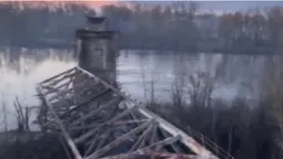 Окупанти зруйнували міст, яким до Києва везли гуманітарну допомогу (відео)
