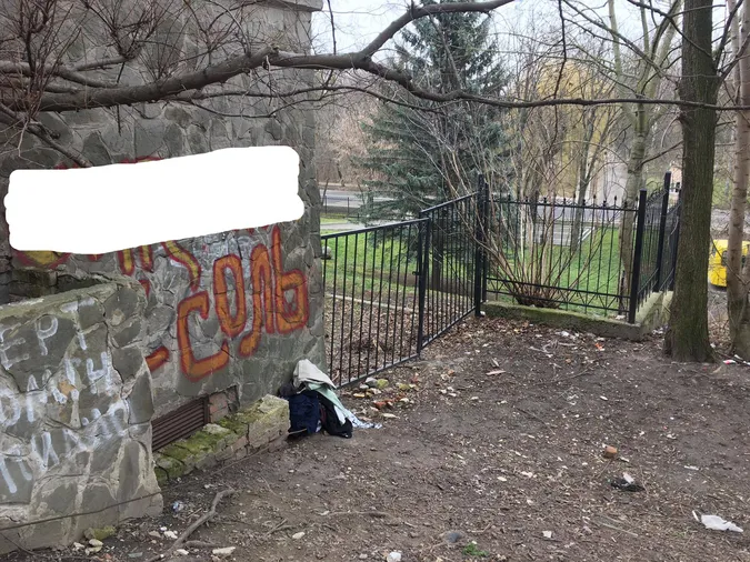 У центрі Луцька – графіті з рекламою наркотиків (фото)