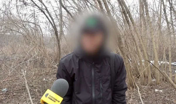 Двоє братів з Ковеля жили з жінкою та 5 дітьми в халабуді  біля Тернополя (фото, відео)