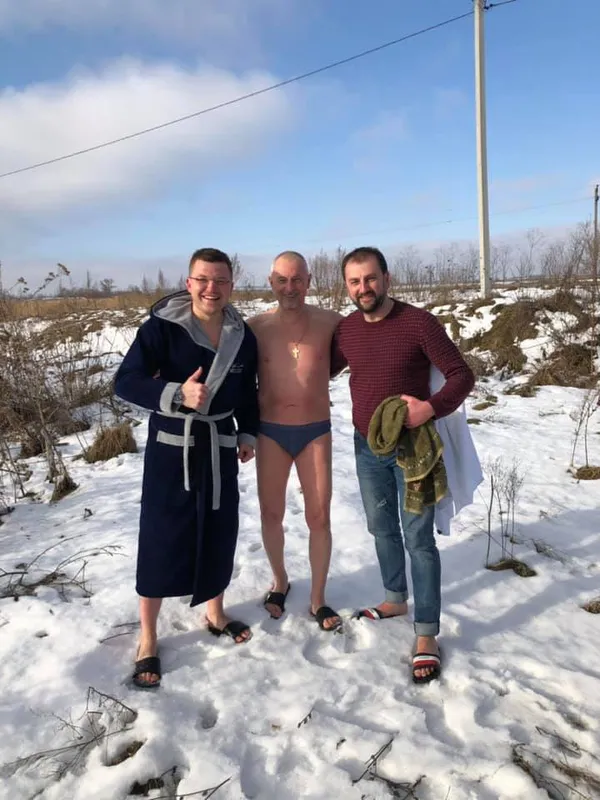 Хто з відомих волинян ризикнув зануритися на Водохреща (фото)