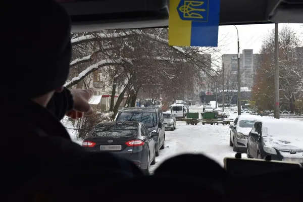 Не може проїхати пожежне авто: у Луцьку демонтували обмежувачі руху (фото)