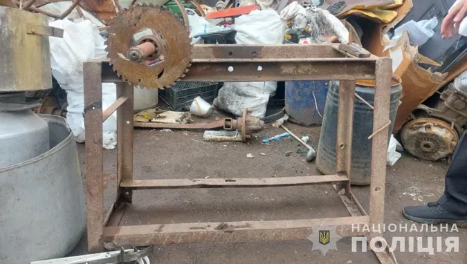 На Волині троє молодиків вкрали в пенсіонерки бідон, циркулярку і болгарку (фото)