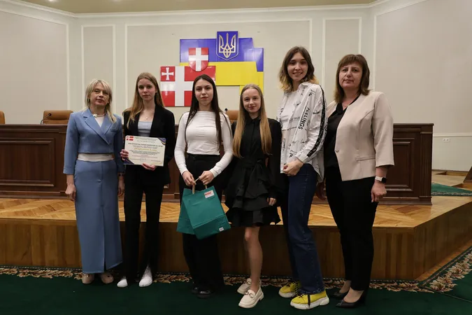 Гордість Волині: у Луцьку відзначили юних інтелектуалів та їхніх наставників (фото)