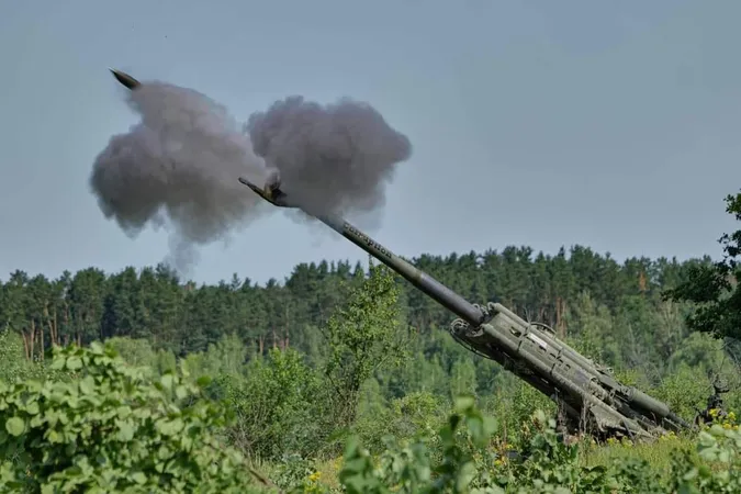Сили оборони під щільним вогнем відбивають атаки ворога, – Генштаб