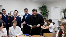 Учні 10 класів навчатимуться за новими підручниками з географії, які закупили корейці