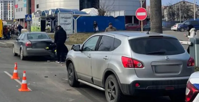 Невдало перестроївся: у Луцьку зіткнулися Audi та Nissan (фото)