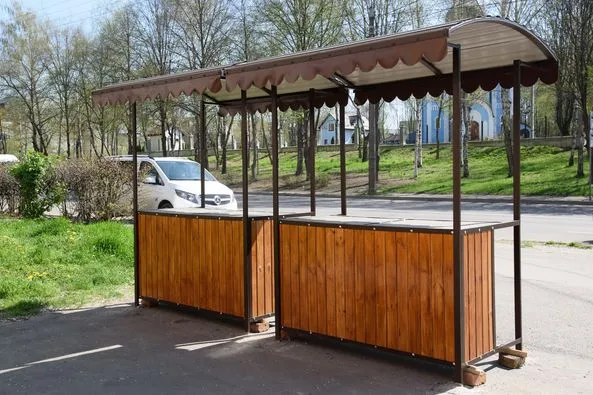 У Луцьку на Володимирській і Конякіна з'явилися ятки для торгівлі городиною (фото)