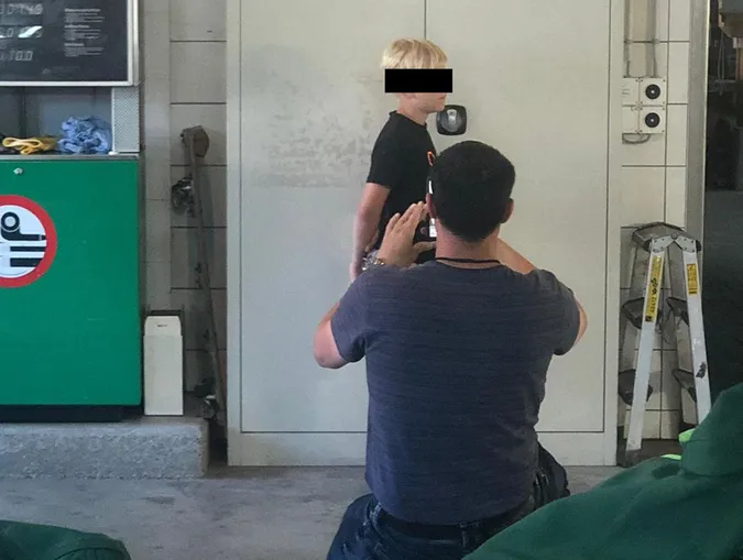 Хотів розплатитися іграшковими грошима: у Швейцарії хлопчика внесли до бази поліції