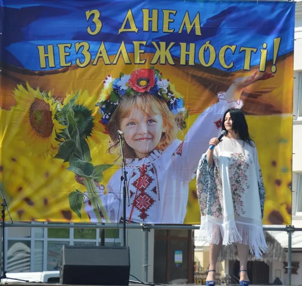 Як лучани «вишили» тілами в'їзну вежу замку Любарта (фото)
