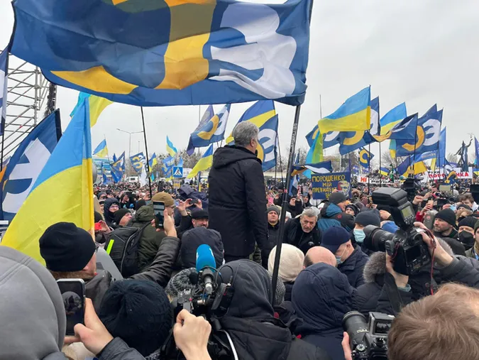В аеропорту в Порошенка забрали паспорт і не пускали в Україну (відео)