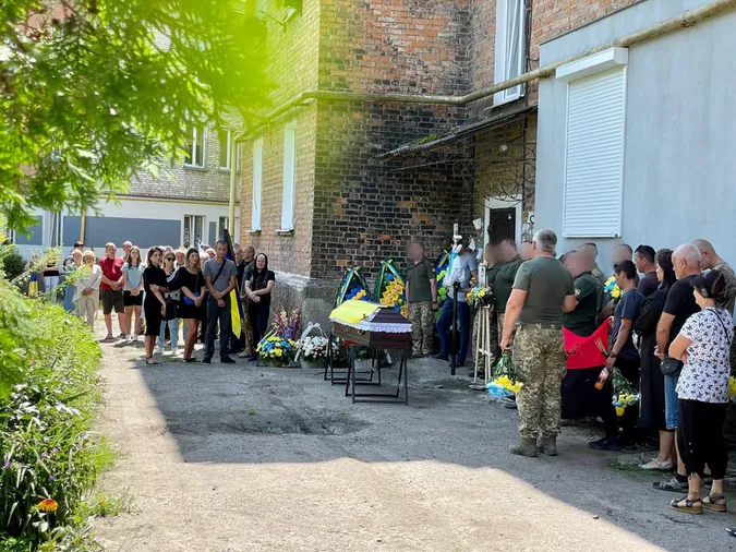 На Волині провели в останню дорогу Героя Антона Крилова
