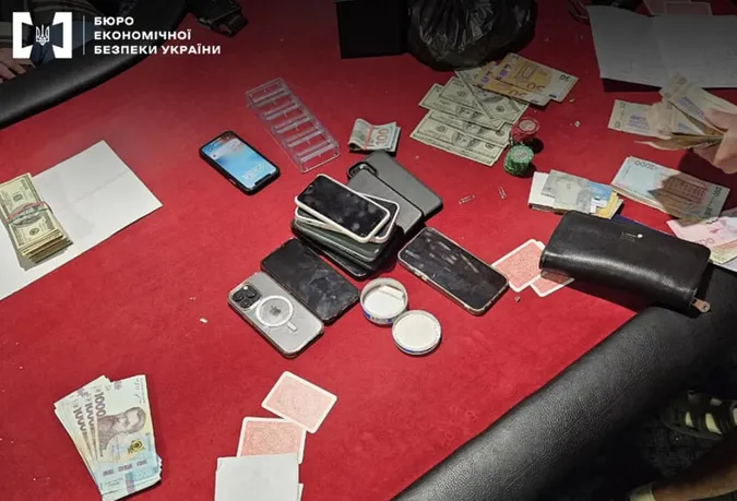 На Волині в орендованому будинку працював підпільний покерний клуб (фото)