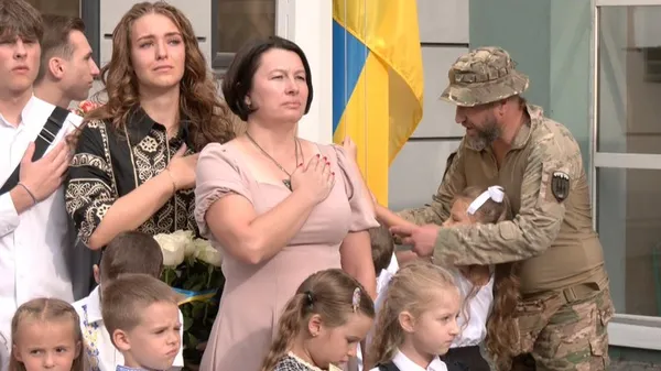 Командир аеророзвідки з Волині повів доньку перший раз в перший клас (відео)