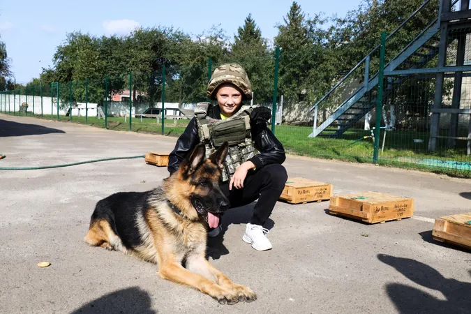 Луцьких школярів познайомили з поліцейськими псами (фото)