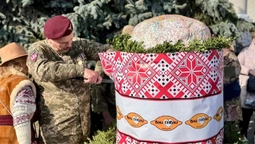 Метр у висоту та 200 кг ваги: на Волині спекли рекордну паску (фото)