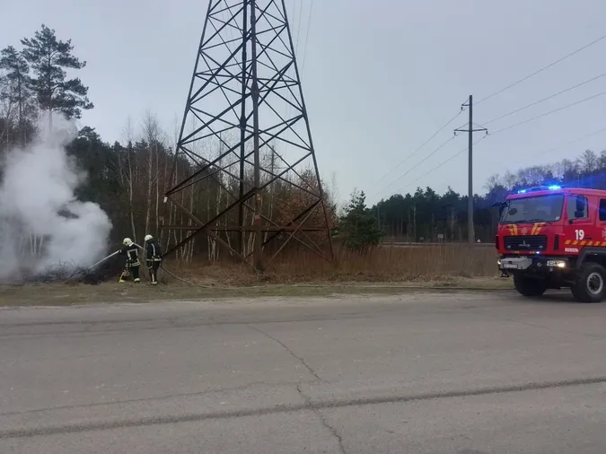 На Волині вночі горіла будівля (фото)