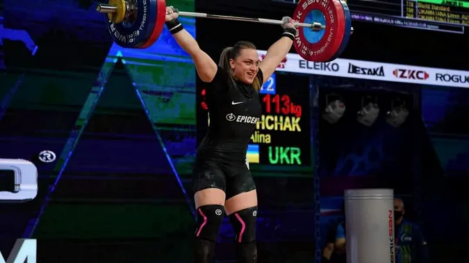 Підняла майже 250 кг: українка здобула три «золота» на чемпіонаті світу (фото)