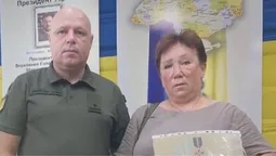 На Волині матері полеглого Героя вручили відзнаку «Хрест Сухопутних Військ» (фото)