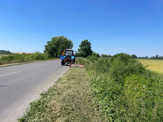 Як під палючим сонцем працювали волинські дорожники (фото)