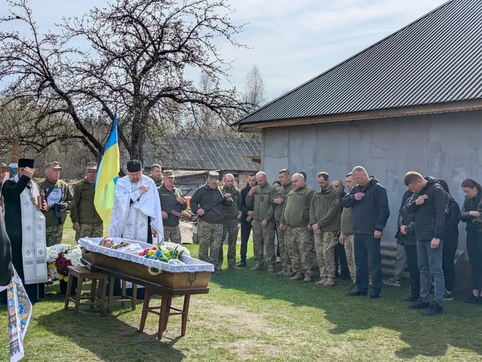 На Волині попрощалися із молодим воїном Артемом Сидоруком (фото)