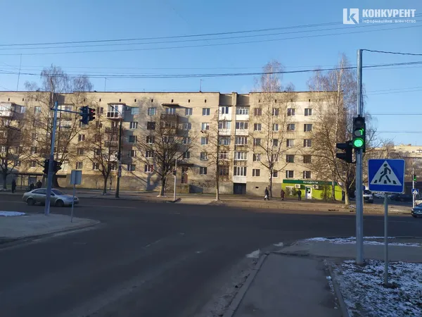 Відродження-Ветеранів-Писаревського: в Луцьку запрацював новий світлофор (фотофакт)
