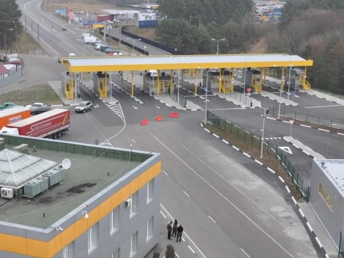 На Волинській митниці пообіцяли пасхальні і травневі свята без черг (відео)