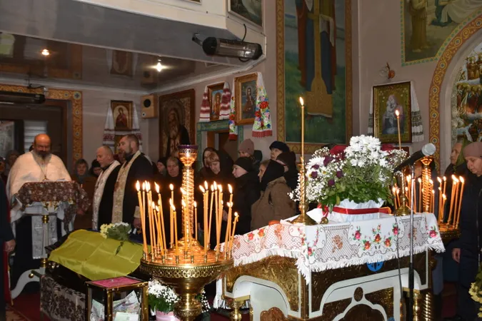 У Дачному поховали загиблого на війні Героя Олександра Філіпчука (фото)