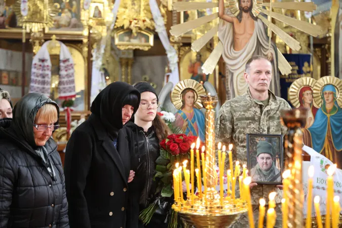 У Луцькій громаді попрощалися з загиблим на Курщині воїном Андрієм Бондарем