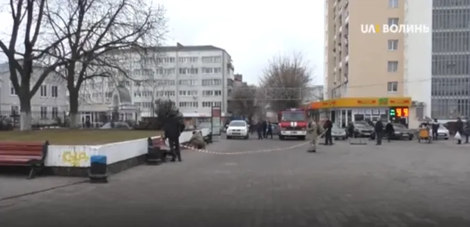 У центрі Луцька знайшли підозрілий згорток (відео)
