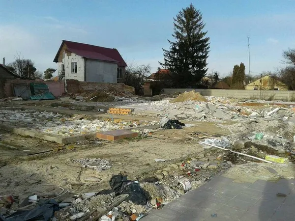 Підприємця змусили прибрати територію, де був ринок «Львівський» (фото) 