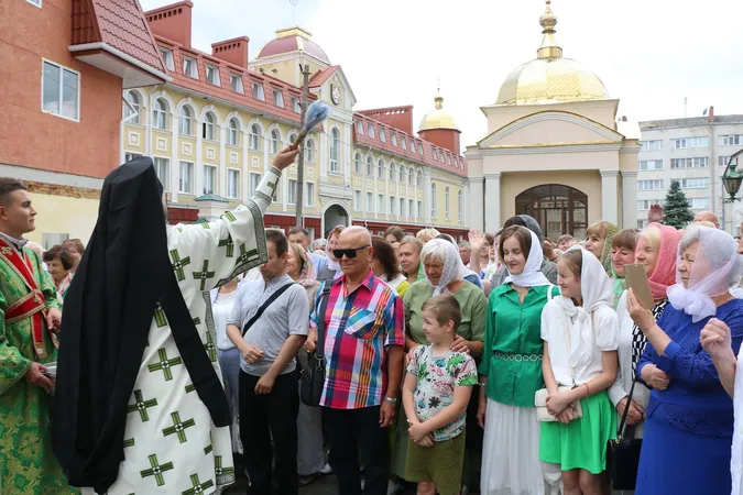Яким було престольне свято у луцькому соборі Святої Трійці (фото)