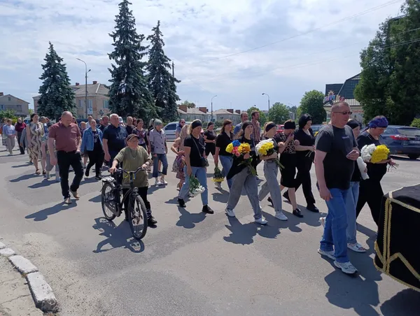 Осиротіла трирічна донечка: на Волині попрощалися з 22-річним воїном Олександром Буслом (фото)