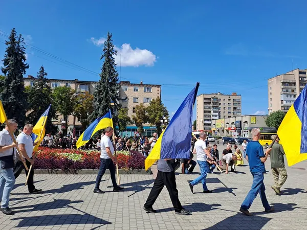Не встиг провести доньку до весільного вівтаря: у Ковелі попрощалися з Героєм Ігорем Хомичем (фото)