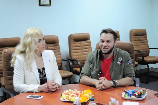 Співвласниця компанії «Тигрес» Ірина Дубчук поряд з дизайнером одягу