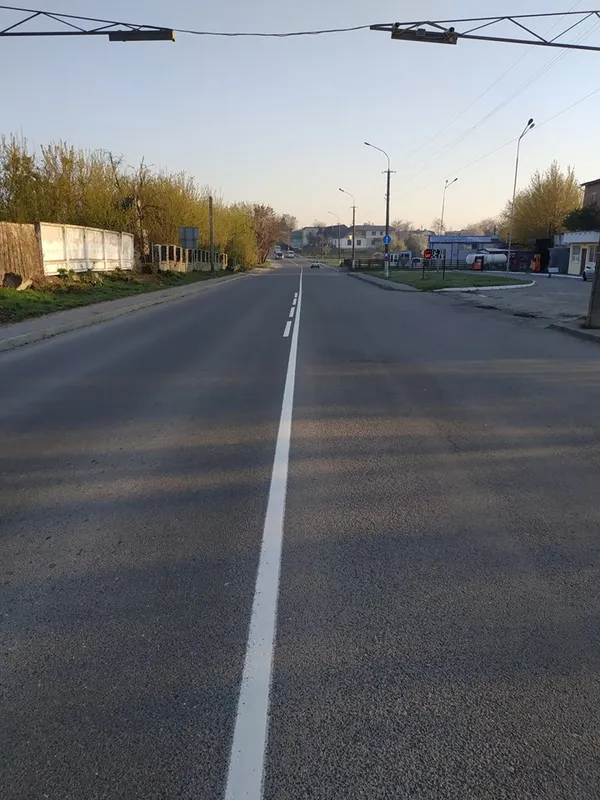 На луцьких дорогах поновлюють розмітку (фото)