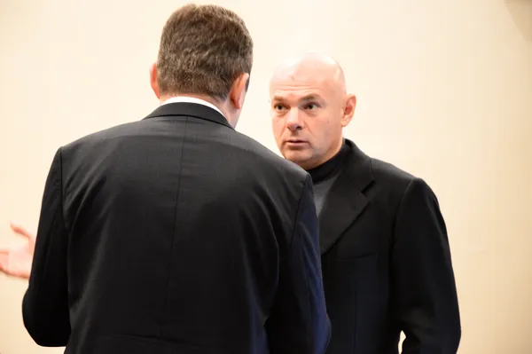 Петро Савчук домовляється з Ігорем Палицею про зміни у порядку денному..