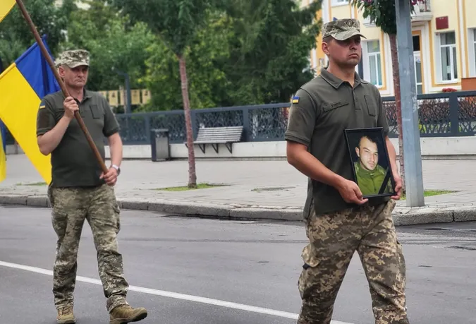 Серце не витримало: у Ковелі попрощалися із воїном Русланом Мазуриком (фото)