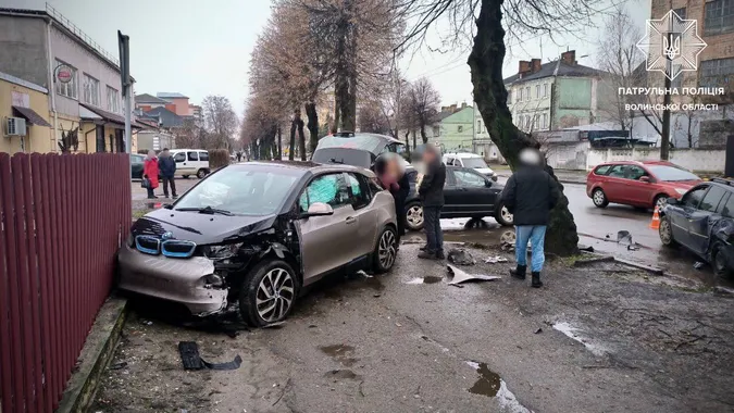 На Ковельській у Луцьку сталась аварія: зіштовхнулись два авто (фото)