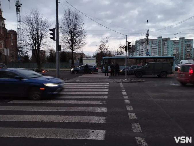 У Луцьку біля ПортCity не працюють світлофори – вже сталася ДТП (фото)
